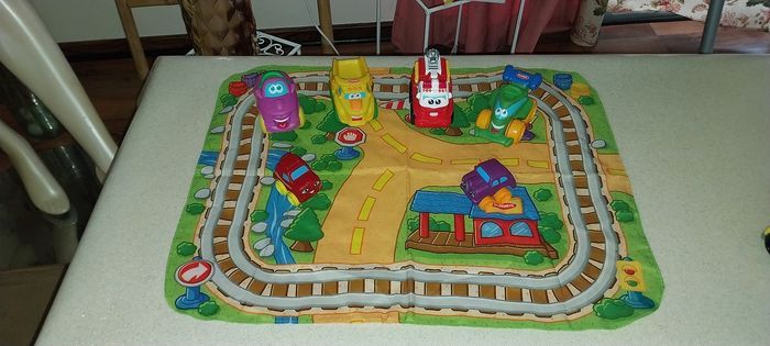 Ensemble véhicules et tapis by Playskool Excellent état