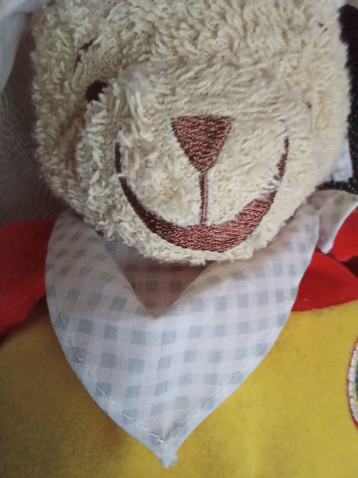 Doudou peluche Envog chien  ours beige marron clair haut rouge jaune bleu vintage ancien  peluche doudou chien  Envog S.C Galec  BP  23 92132 Issy les Moulineaux marque utilisée par Leclerc d'occasion - photo numéro 8