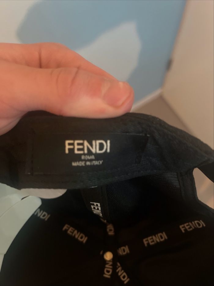 Casquette fendi noir - photo numéro 2