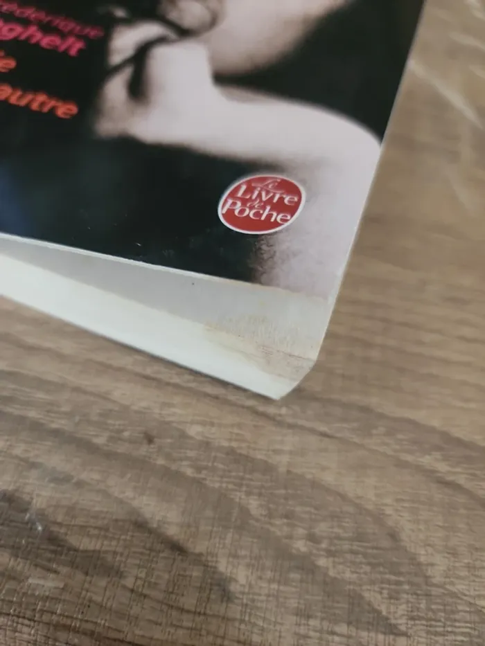 Livre de poche "la vie d'une autre" de Frédérique Deghelt - photo numéro 7