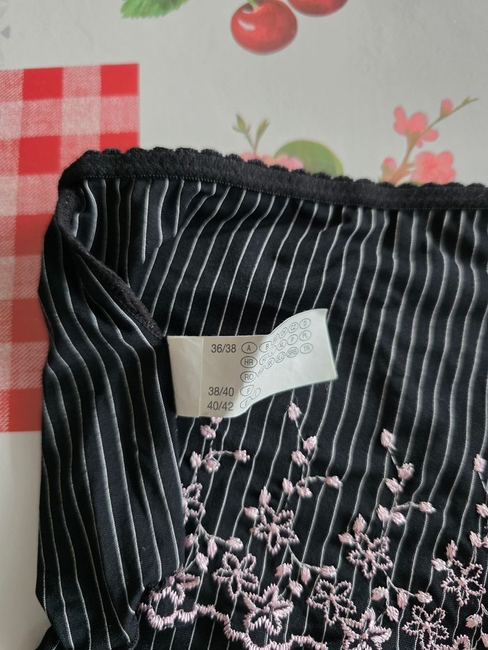 ENSEMBLE SOUTIEN-GORGE ET BOXERS SHORTY NOIR/ROSE TAILLE 38/40 95C LE SHORTY MARQUE C&A - photo numéro 8