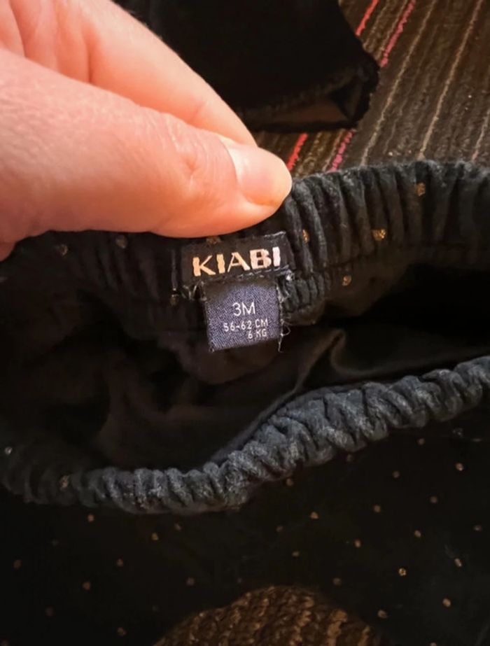 Tenue velour noire Kiabi taille 3 mois - photo numéro 2