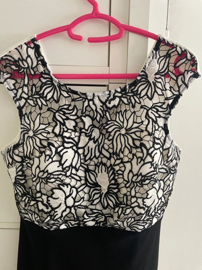 Robe noir, haut dentelle - photo numéro 3