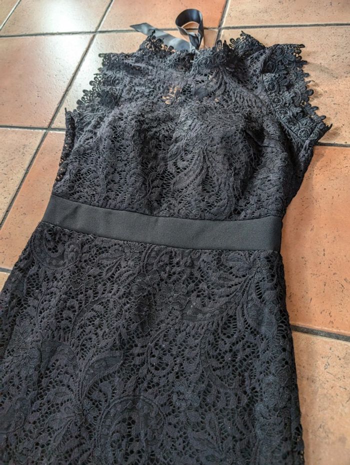 Robe noir en dentelle