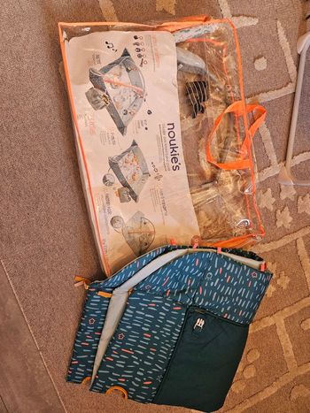 Parc piscine à balles tapis d'éveils