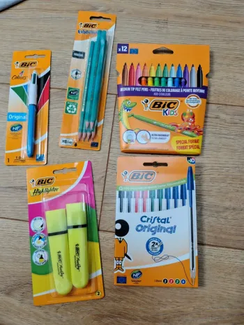 Ensemble scolaire lot bic : stylos, 4 couleurs, feutres, crayon gris, fluo