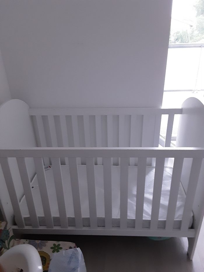 Lit bébé marque vert baudet avec son matelas neuf et française - photo numéro 3