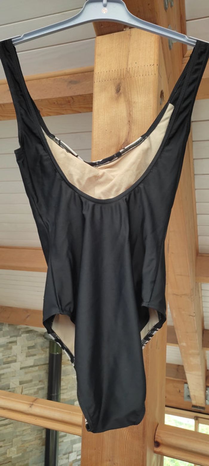Maillot une pièce Triumph taille 38 - photo numéro 3