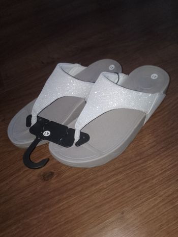 Sandale, tong rehaussé neuve p.41