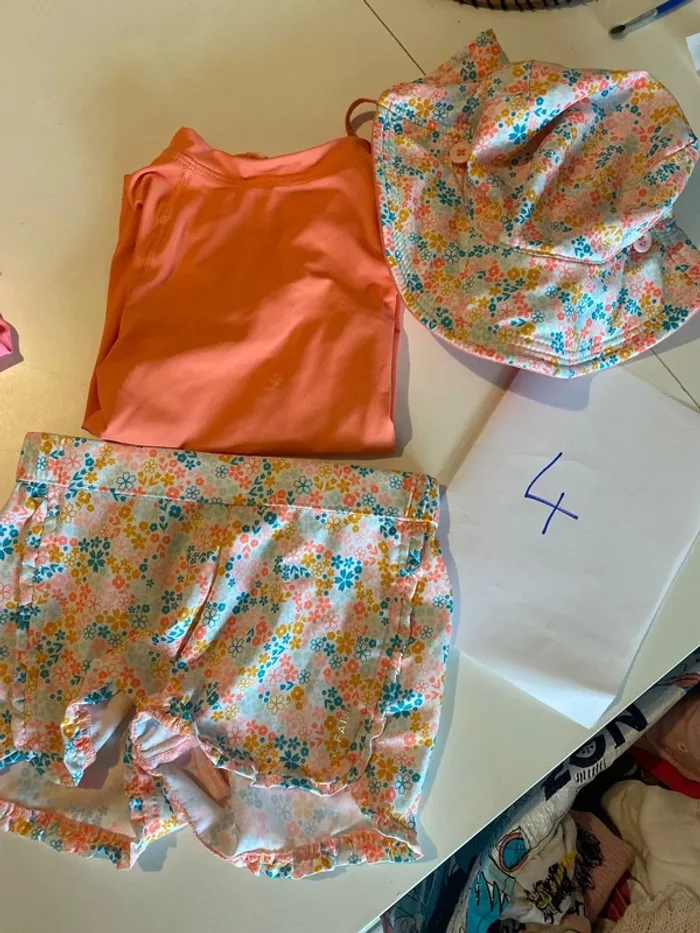 Lot vêtements filles 4 ans - photo numéro 3