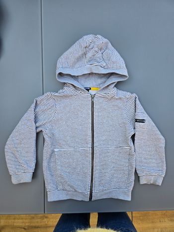 Pull sweat gilet zippé à capuche 5 ans garcon kiabi en tres bon etat 