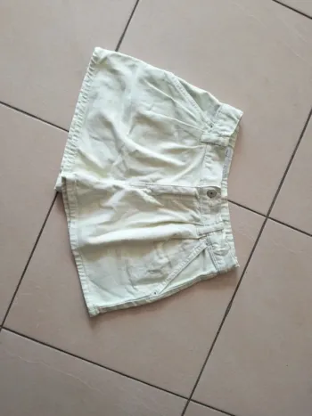 Short vert pâle