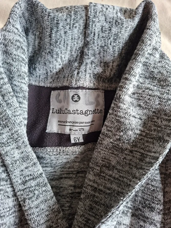 gilet gris clair et gris foncé, taille 6 ans, marque Lulu Castagnette, en très bon état - photo numéro 2