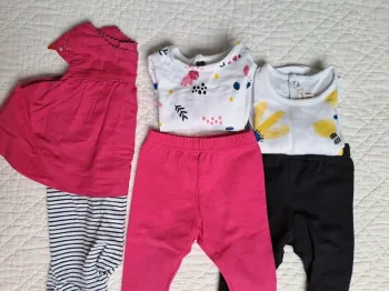 3 ensembles Catimini 1 mois.