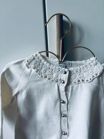 Joli Gilet brodé avec perle 9 mois Noppies