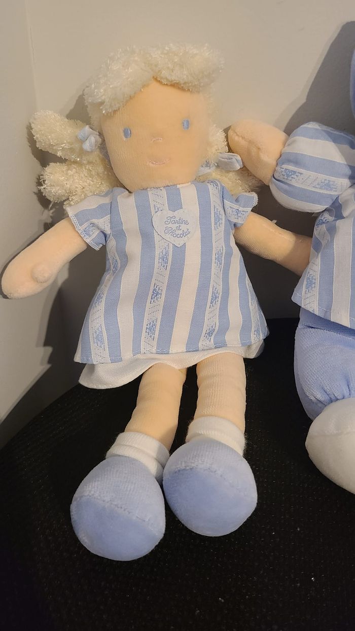 DOUDOU PELUCHE POUPÉE CHIFFON TARTINE ET CHOCOLAT BLEU BLANC RAYÉ 24CM Doudou Poupée Blonde Couette - photo numéro 2