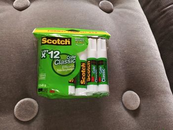 Paquets de 12 colles Scotch neuf