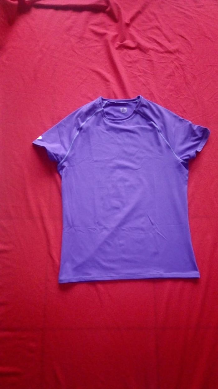 Joli tee-shirt de sport equarea violet