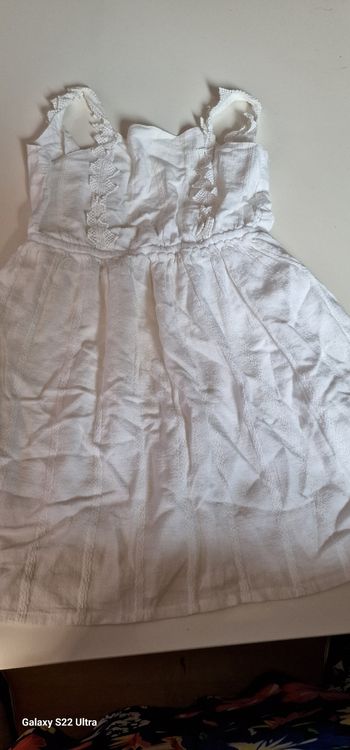 Jolie robe de marque tape à l'œil