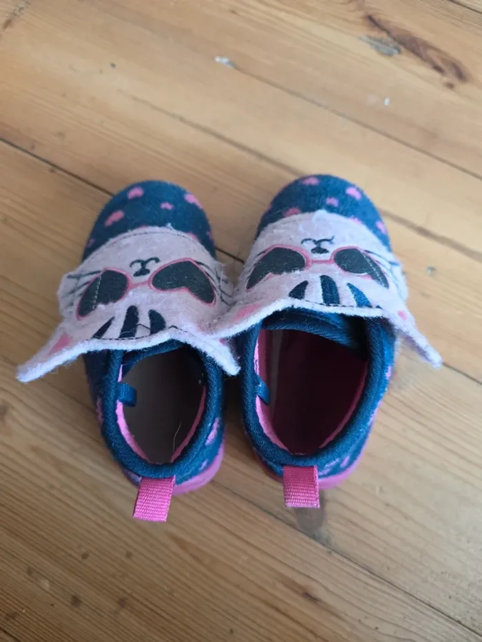 Deux paires de chaussons/chaussure 22 - photo numéro 3