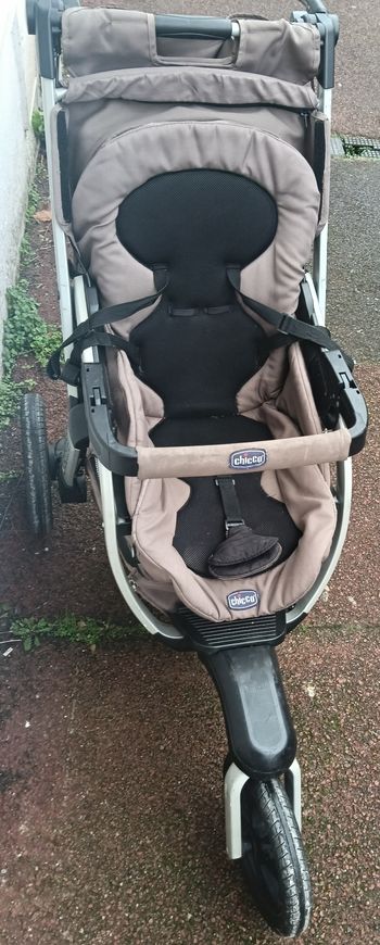 Poussette  Chicco tout terrain 3 roues