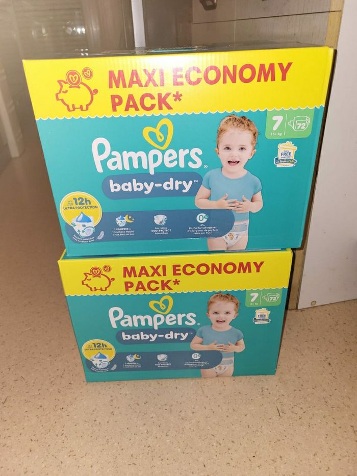 couches pampers baby-dry T7