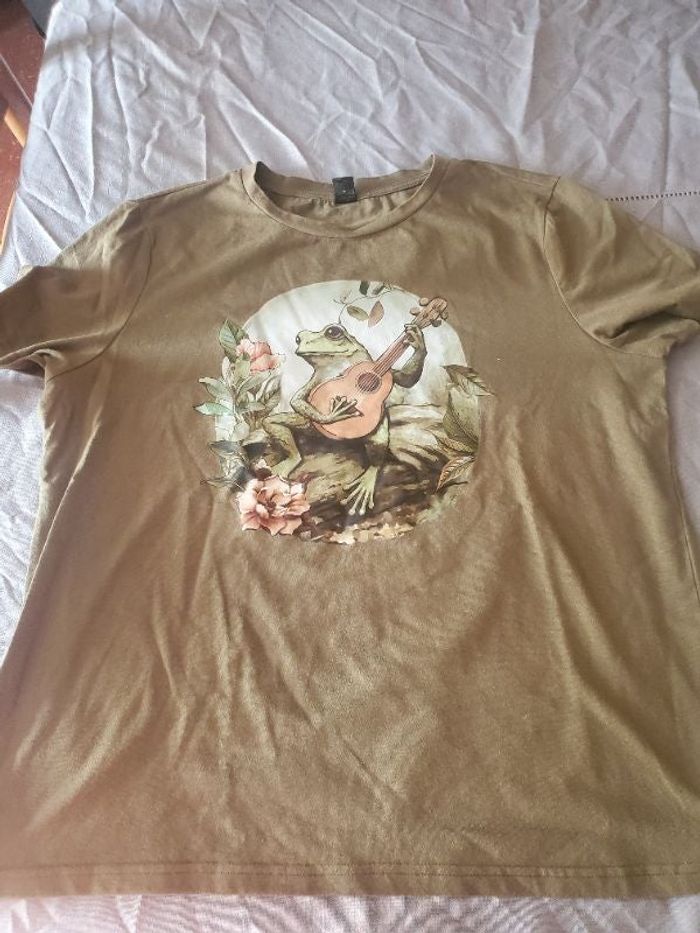 Tee-shirt kaki avec grenouille