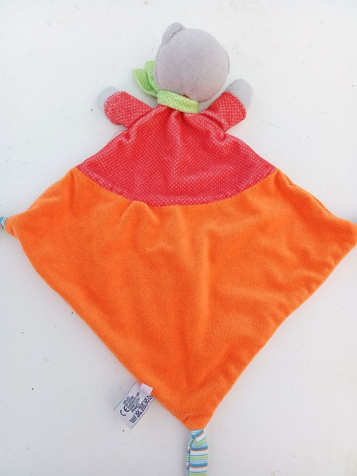 Grand Doudou mouchoir chat orange, rouge , vert, gris, blanc, yeux bleus, broderie , marque mots d'enfants - photo numéro 2