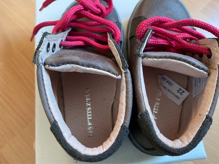 Jolie paire de chaussures/bottines en cuir T. 22 fille neuve avec boîte - photo numéro 8