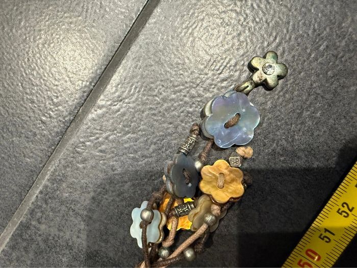 Collier sautoir fabriqué artisanalement tout en cuir et fleur de nacre - photo numéro 4