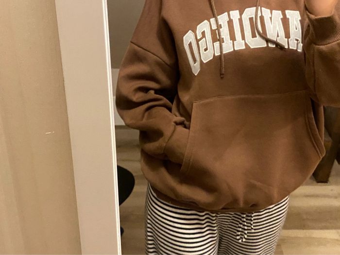 sweat a capuche marron à lettres blanches - photo numéro 4