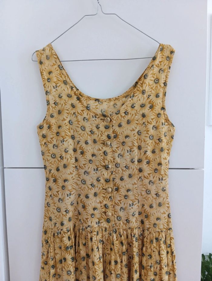 Robe vintage longue Boutonnée dos
Imprimé tournesols - photo numéro 5