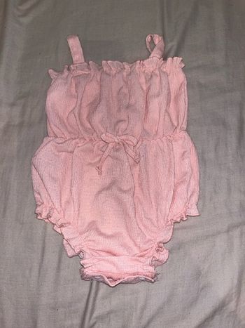 Très belle barboteuse à bretelle pour bébé fille