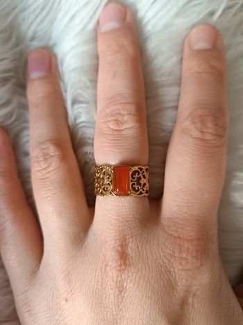 Bague dorée en acier inoxydable et réglable pierre incrustée Satine En très bon état