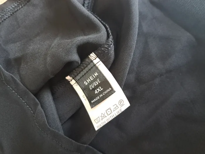 T-shirt noir épaule dénudé taille 4XL - photo numéro 2