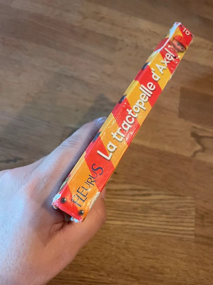 Livre P’tit garçon La tractopelle d’Axel Numéro 10 - photo numéro 2