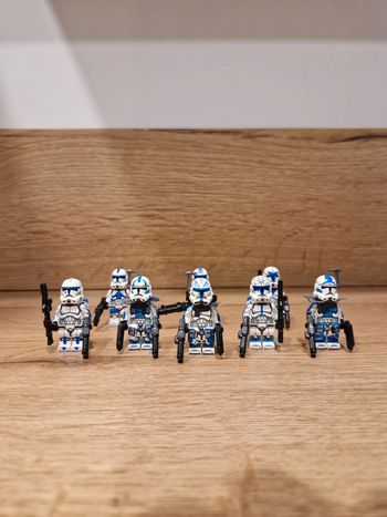 Figurines type lego Escouade de 8 clones de la 501ème dont le commandant Rex star wars