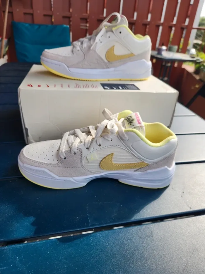 Jordan stadium 90 femme fille taille 36 neuves beige et jaune - photo numéro 3