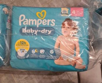 Couches pampers baby dry taille 4