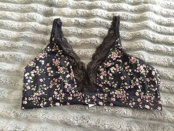 Soutien gorge noir et fleurs avec dentelle XL