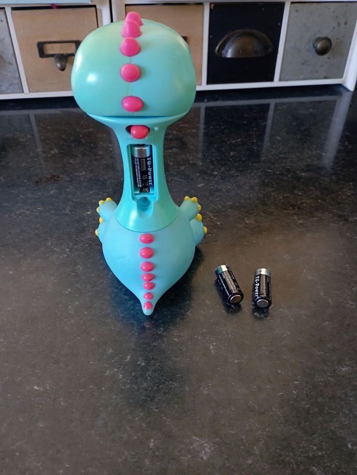 Dinosaure bleu qui rugit vendu avec 3 piles 3€ - photo numéro 4