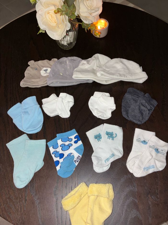 Vend lots de chaussettes bonnets et moufles