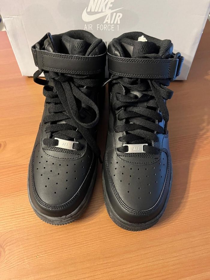 Neuves non portées 🏷🥰😍 superbes baskets NIKE air force one Pointure 37.5 unisex 😍🥰