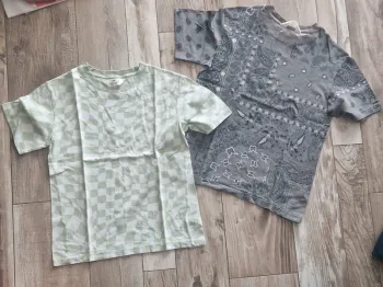 Lot 2 t shirts 8-10 ans