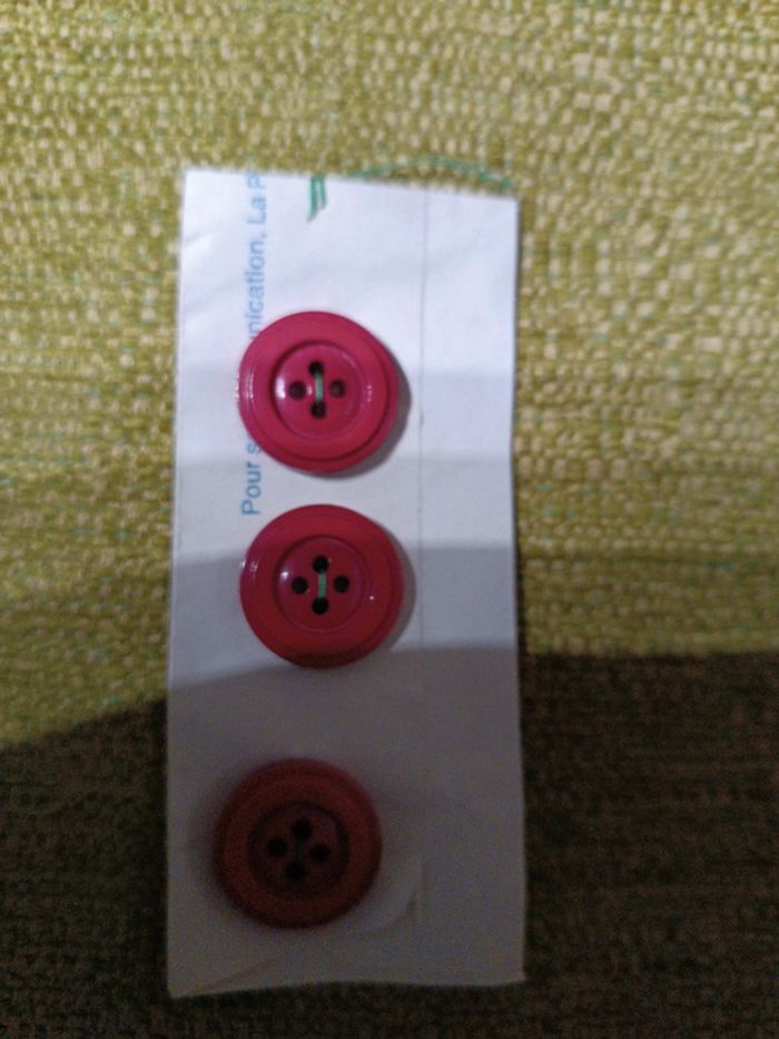 Lot 3 boutons bordeaux 2.2 cm - photo numéro 2