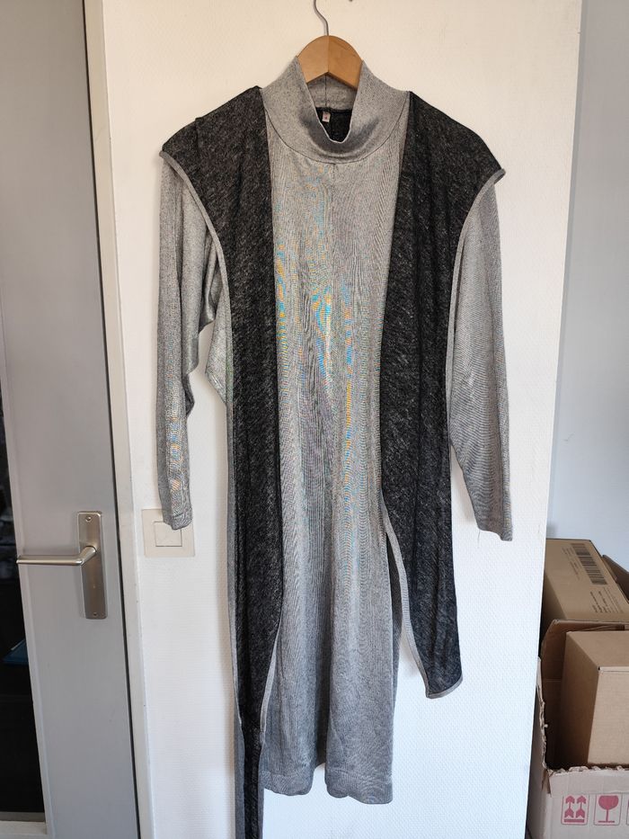 Robe argentée acier modele cache coeur à capuche taille 1 - photo numéro 4