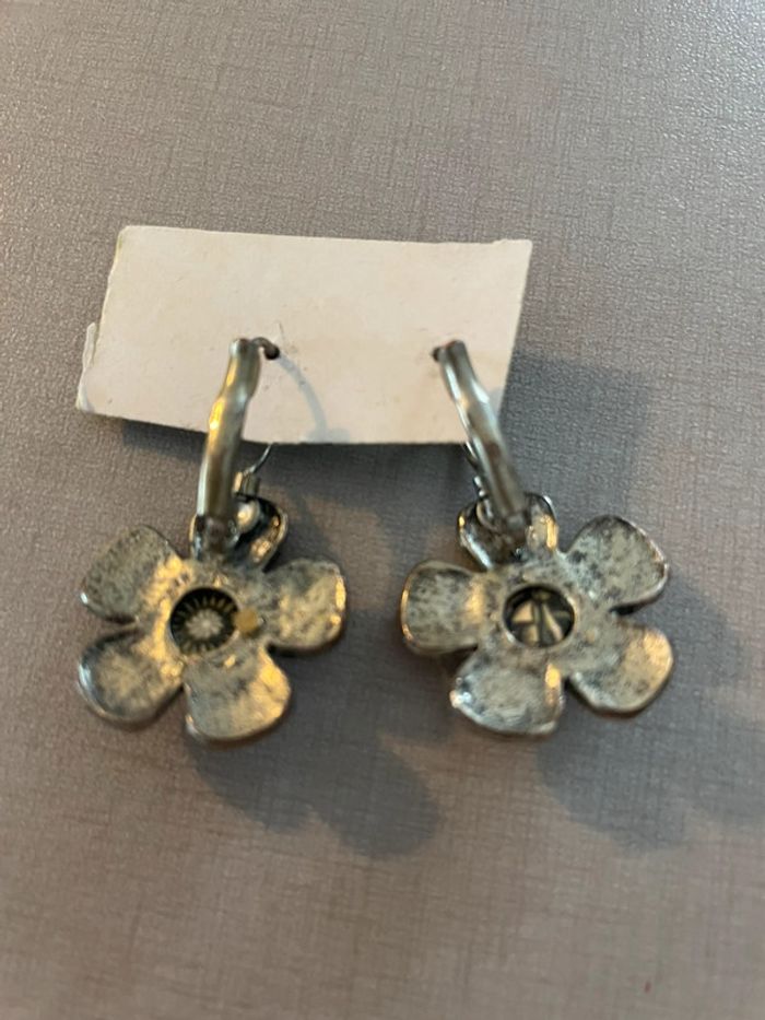 Boucles d’oreille fleurs - photo numéro 2