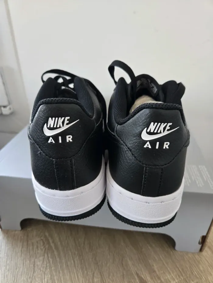 Nike air force 1 taille 38,5 neuves blanc noir - photo numéro 5