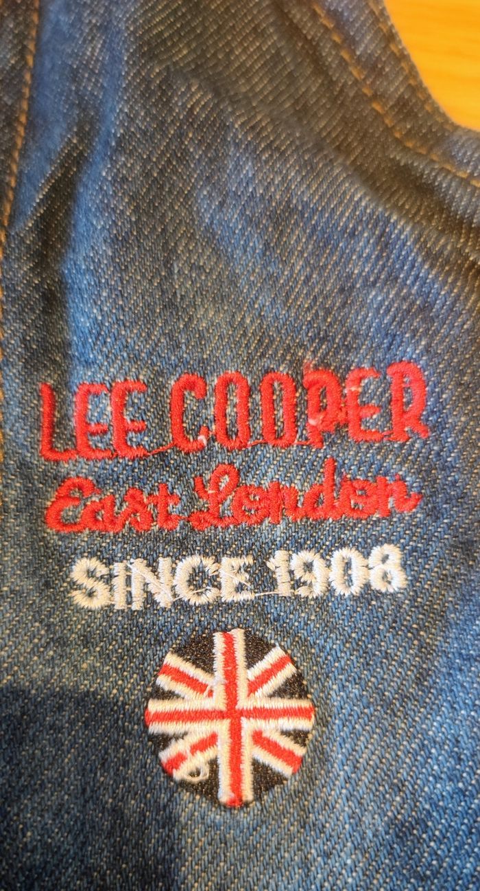 Salopette en jean 🌈 et son tee-shirt 👕🧸Lee Cooper 👶 - photo numéro 10