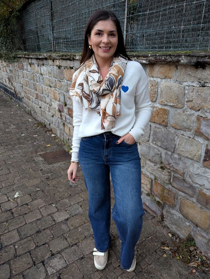 Pull fin blanc coeur brodé bleu roi
Taille unique - photo numéro 5